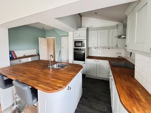 Kitchen diner- click for photo gallery